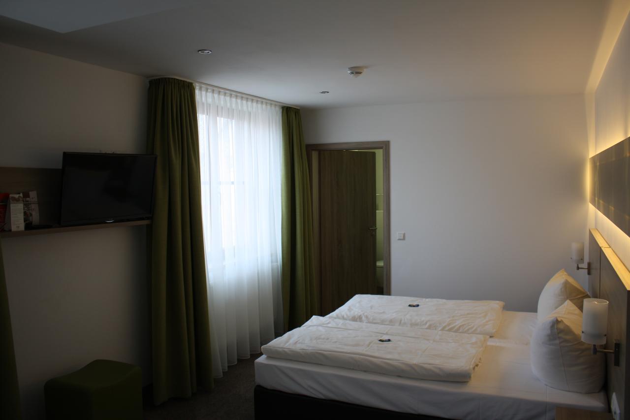 Schwarzer Adler - Hotel Garni Ipsheim Room photo